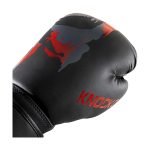 Voorkant ingezoomd bokshandschoen van Knockoutgear Zwart-Rood