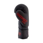 Zijkant bokshandschoen van Knockoutgear Zwart-Rood