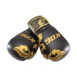 Voorkant liggend bokshandschoenen van Knockoutgear Zwart-Goud