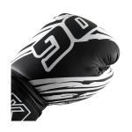 Voorkant ingezoomd bokshandschoen van Knockoutgear Zwart-Wit