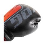 Voorkant ingezoomd bokshandschoenen van Knockoutgear Zwart-Rood-Grijs